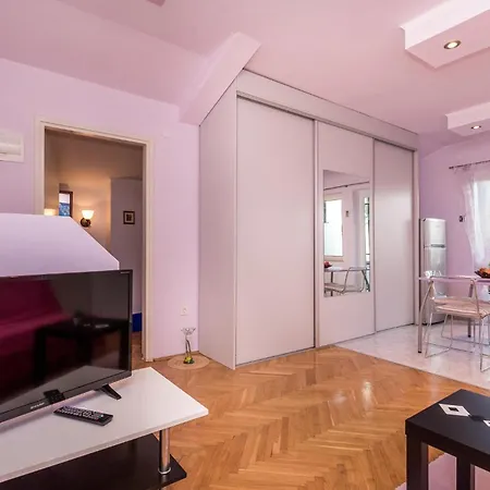 Apartment Stunning In W/ 1 Bedrooms Lovran