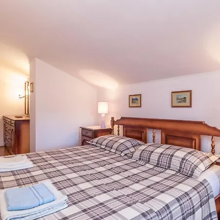 Stunning In W/ 1 Bedrooms *