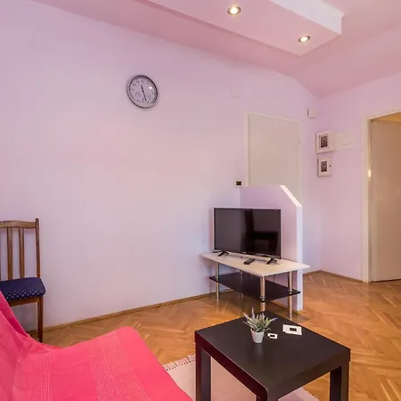 Apartment Stunning In W/ 1 Bedrooms Lovran